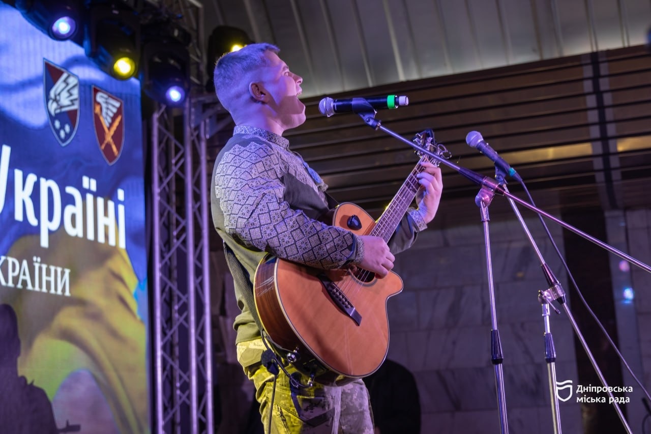 У Дніпрі вшанували десантників: нагороди військовим і 72 дрони для бригад - 05.12.2025