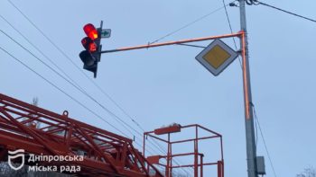 Підсилюють сигнали світлофорів LED-повторювачами у Дніпрі - 4.12.2025