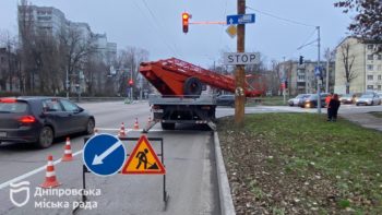 Підсилюють сигнали світлофорів LED-повторювачами у Дніпрі - 4.12.2025
