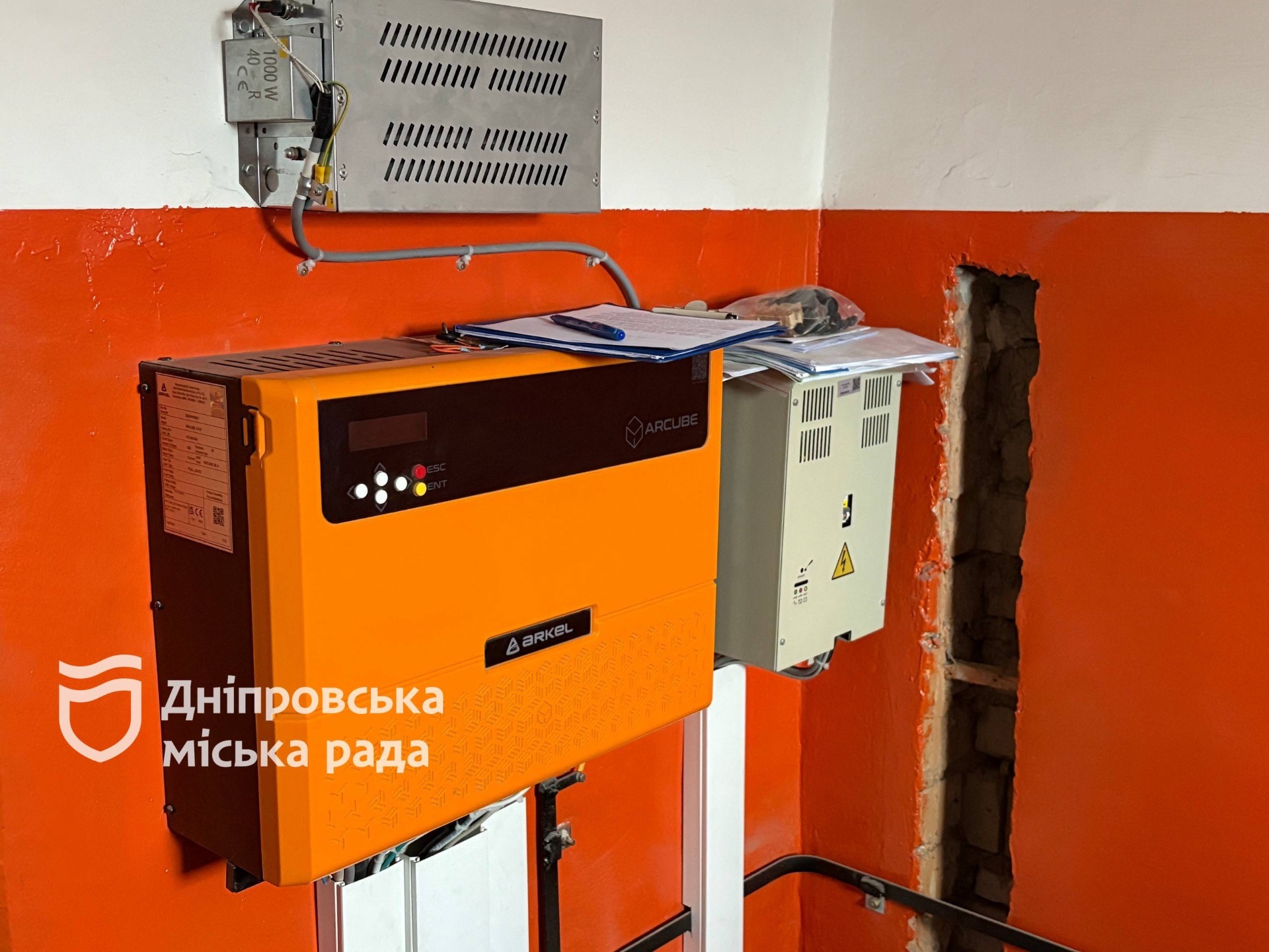 Дніпро відновлює будинки ОСББ та ЖБК після ворожих атак - 05.12.2025