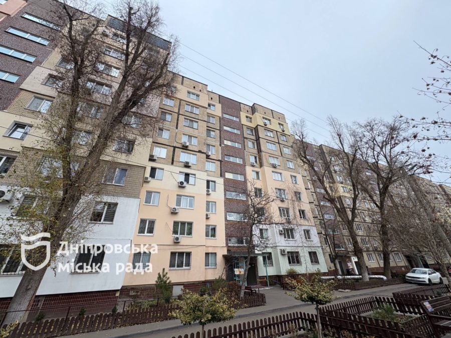 Дніпро відновлює будинки ОСББ та ЖБК після ворожих атак - 05.12.2025