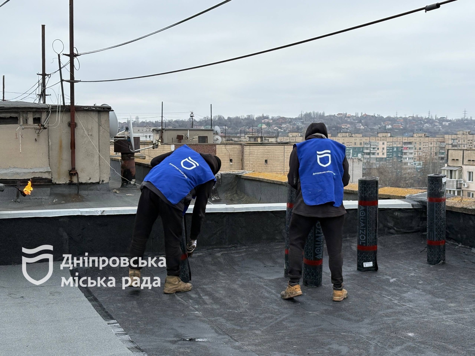 Дніпро відновлює будинки ОСББ та ЖБК після ворожих атак - 05.12.2025