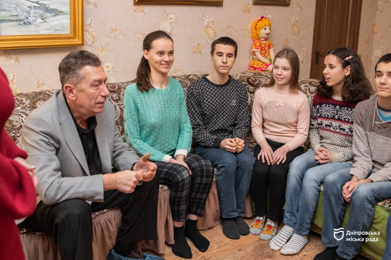 Допомога сиротам у Дніпрі: подарунки й підтримка до Миколая - 05.12.2025