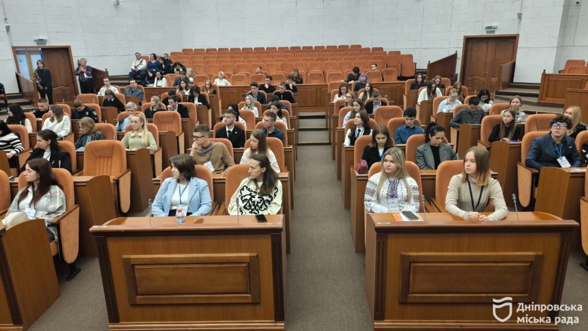 День місцевого самоврядування: молодь на день стала керівниками підрозділів міськради Дніпра - 5.12.2025