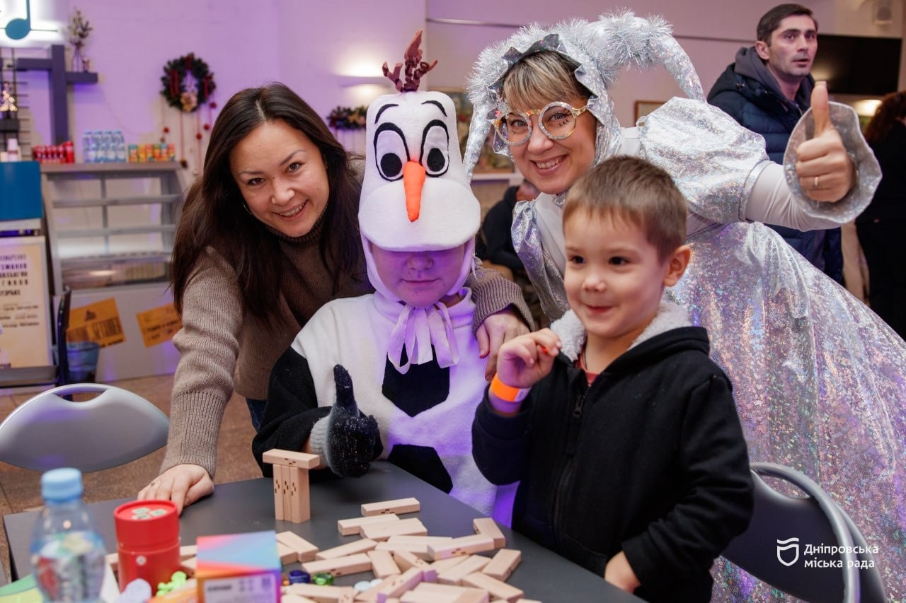 У Дніпрі розпочато масштабний цикл новорічних заходів під загальною назвою «Свята, що дарують добро» - 06.12.2025