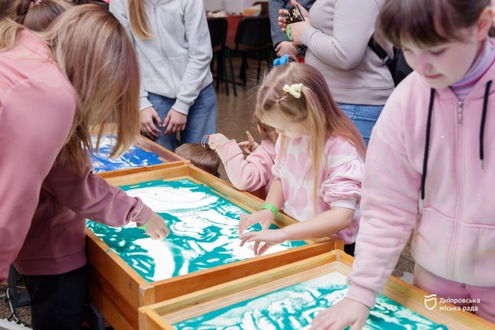 У Дніпрі розпочато масштабний цикл новорічних заходів під загальною назвою «Свята, що дарують добро» - 06.12.2025