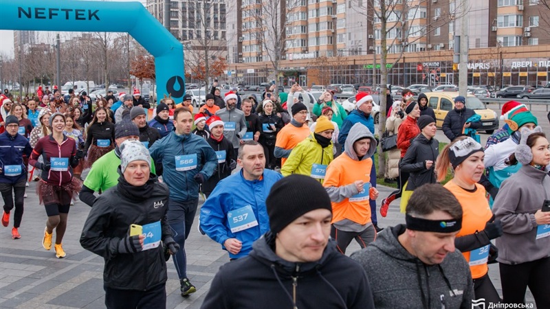 У Дніпрі до Дня Святого Миколая відбувся вже традиційний благодійний забіг «Mykolaychiky Charity Run» - 07.12.2025