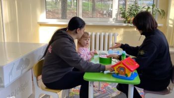 У Дніпрі безкоштовно допомагають родинам, які виховують дітей до 4 років із особливими освітніми потребами - 8.12.2025