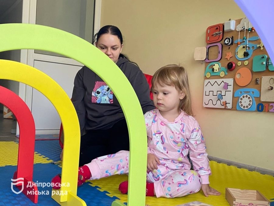 o У Дніпрі безкоштовно допомагають родинам, які виховують дітей до 4 років із особливими освітніми потребами - 8.12.2025