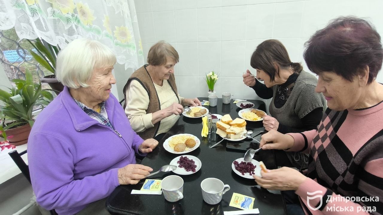 Гаряче харчування для підопічних терцентру Дніпра навіть під час відключень світла - 9.12.2025