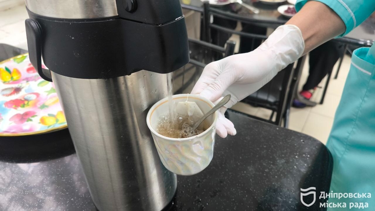 Гаряче харчування для підопічних терцентру Дніпра навіть під час відключень світла - 9.12.2025