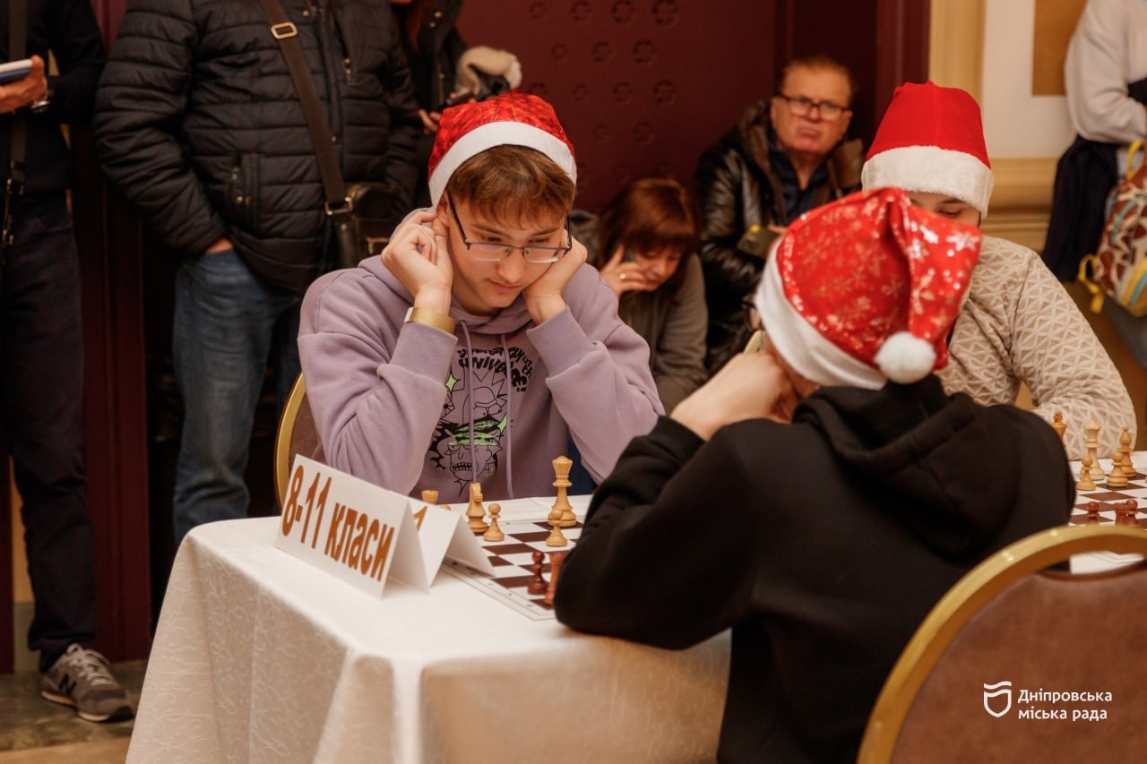 240 юних спортсменів взяли участь у першому різдвяному фестивалі з шахів у Дніпрі - 9.12.2025