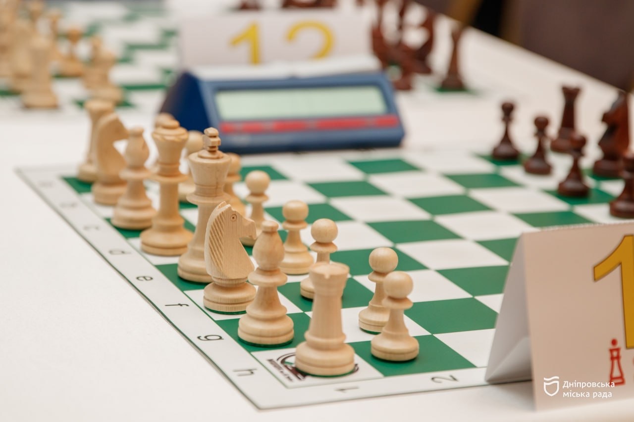 240 юних спортсменів взяли участь у першому різдвяному фестивалі з шахів у Дніпрі - 9.12.2025