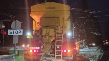 Комунальні служби з ночі розчищають Дніпро від снігу 10.12.2025