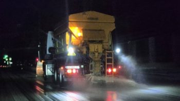 Комунальні служби з ночі розчищають Дніпро від снігу 10.12.2025