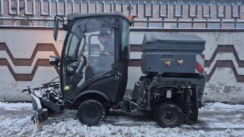 Комунальні служби з ночі розчищають Дніпро від снігу 10.12.2025