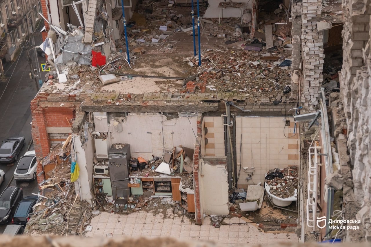 Відновлення будинку на Виконкомівській після ракетної атаки рф - 10.12.2025