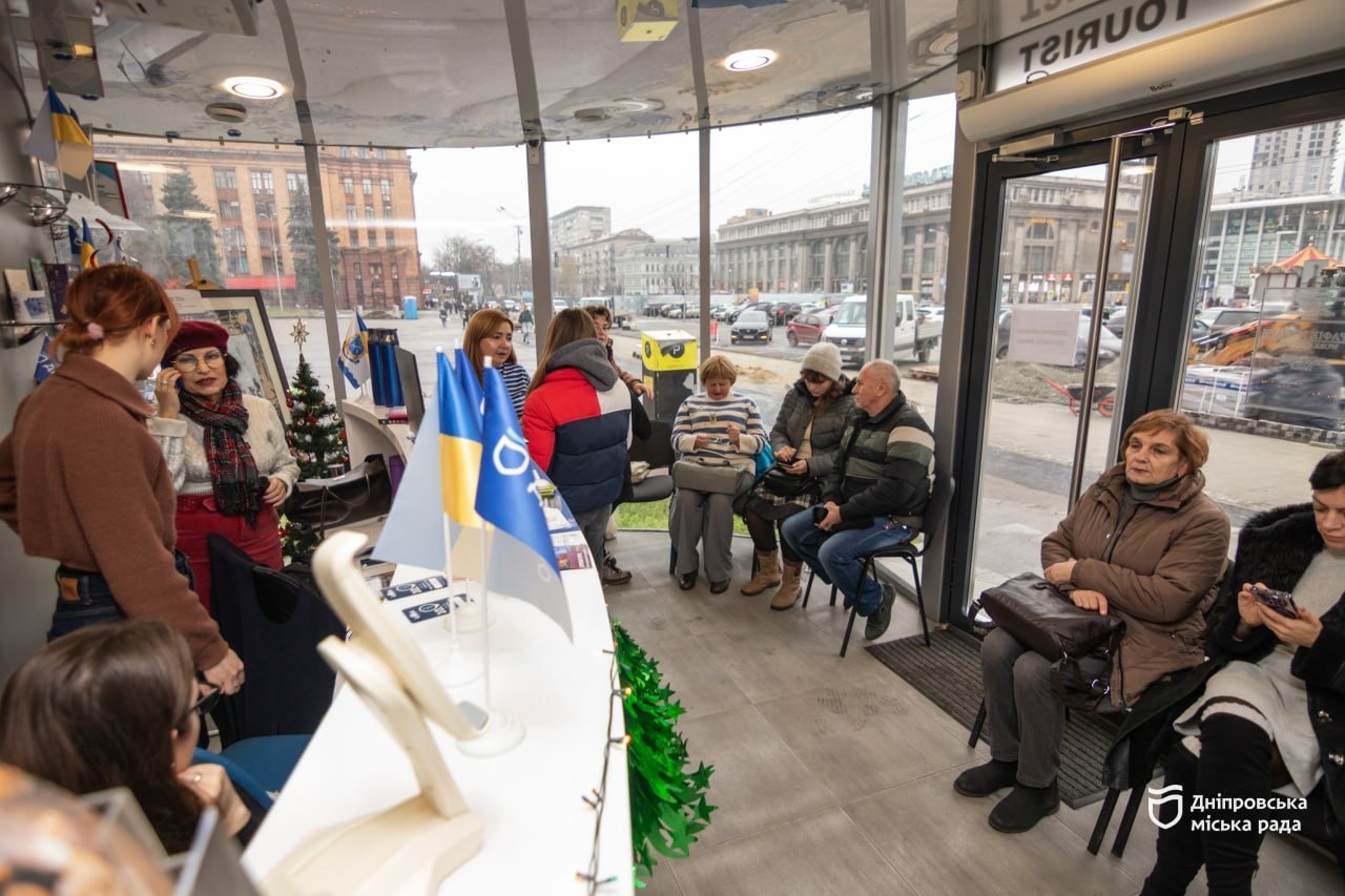 У Дніпрі розпочали серію заходів, щоб подарувати різдвяний настрій дорослим і малечі - 11.12.2025
