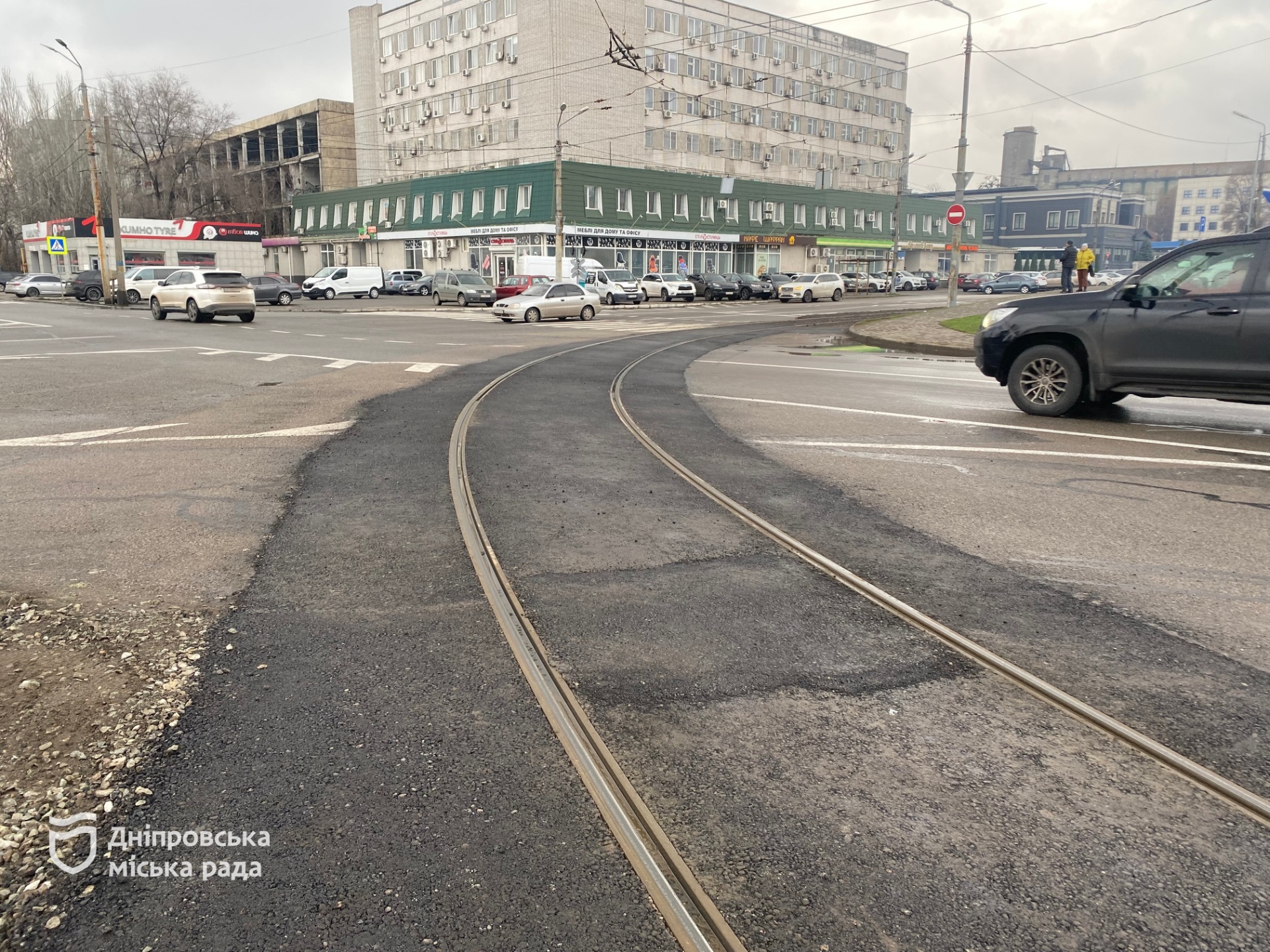 У Дніпрі завершили ремонт останнього у 2025 році трамвайного переїзду - 12.12.