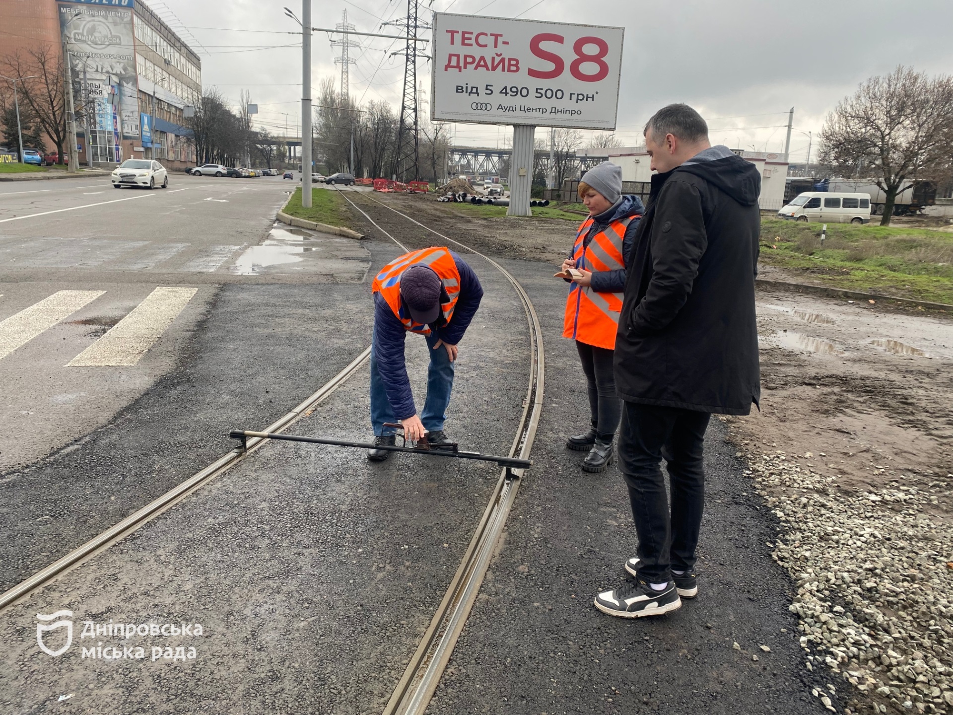 У Дніпрі завершили ремонт останнього у 2025 році трамвайного переїзду - 12.12.