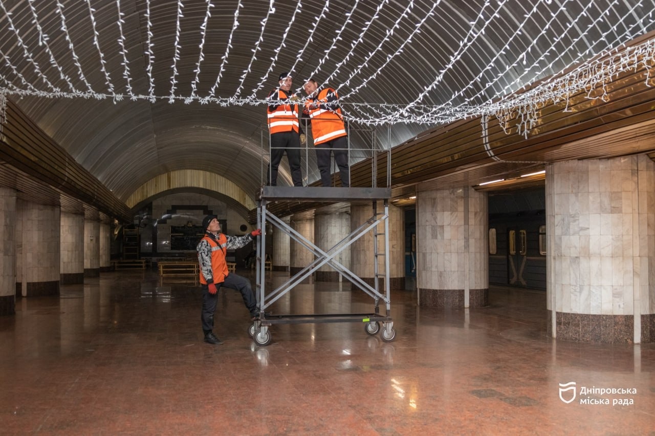 у Дніпрі розпочали підготовчі роботи до встановлення головної ялинки міста - 17.12.2025