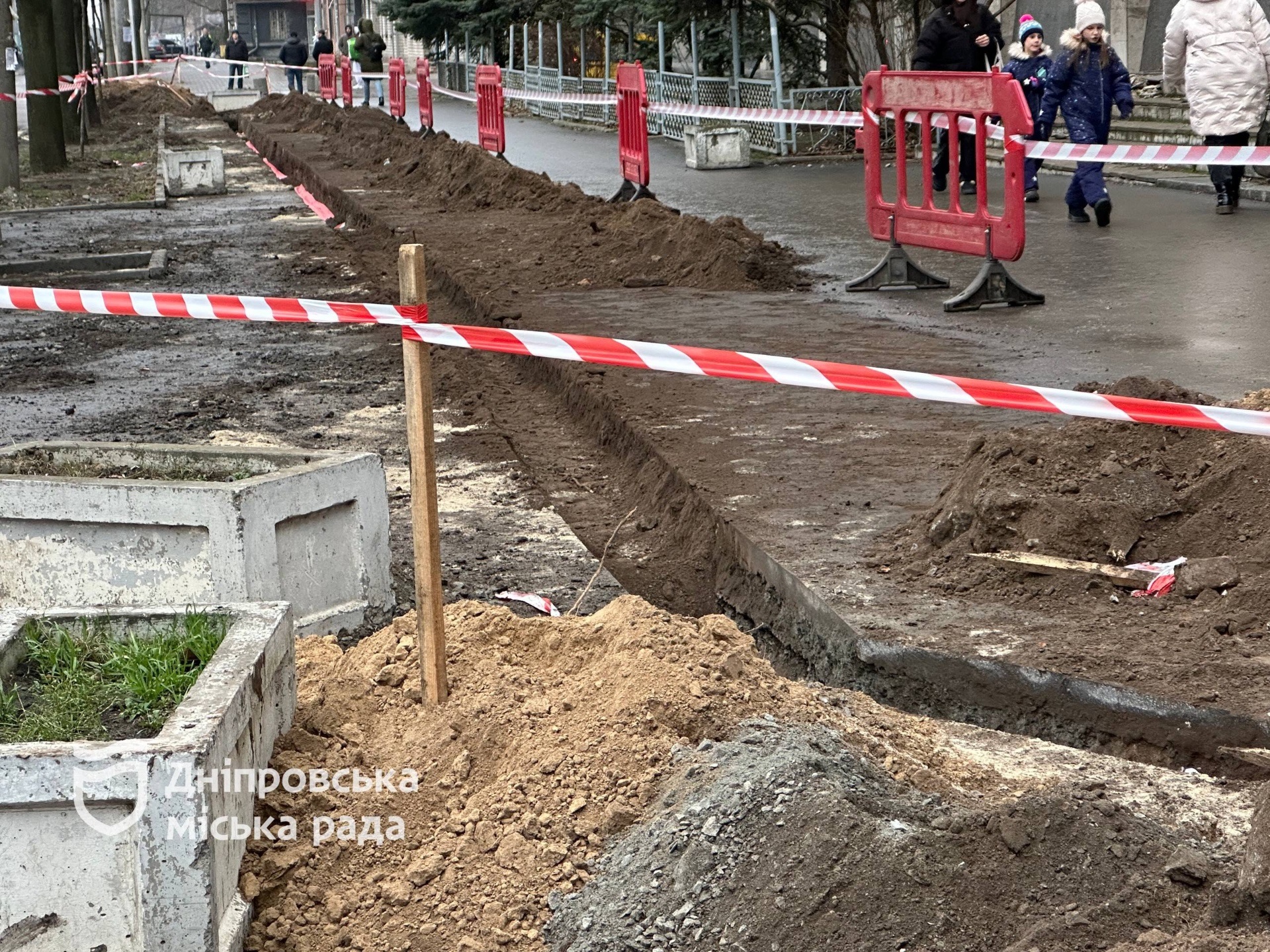 Комунальники відновили кабельну електролінію багатоповерхівки у Дніпрі - 17.12.2025