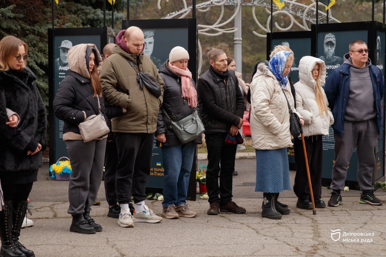 У Самарському районі Дніпра відкрили другу частину меморіального проєкту «Історії Героїв» - 19.12.2025