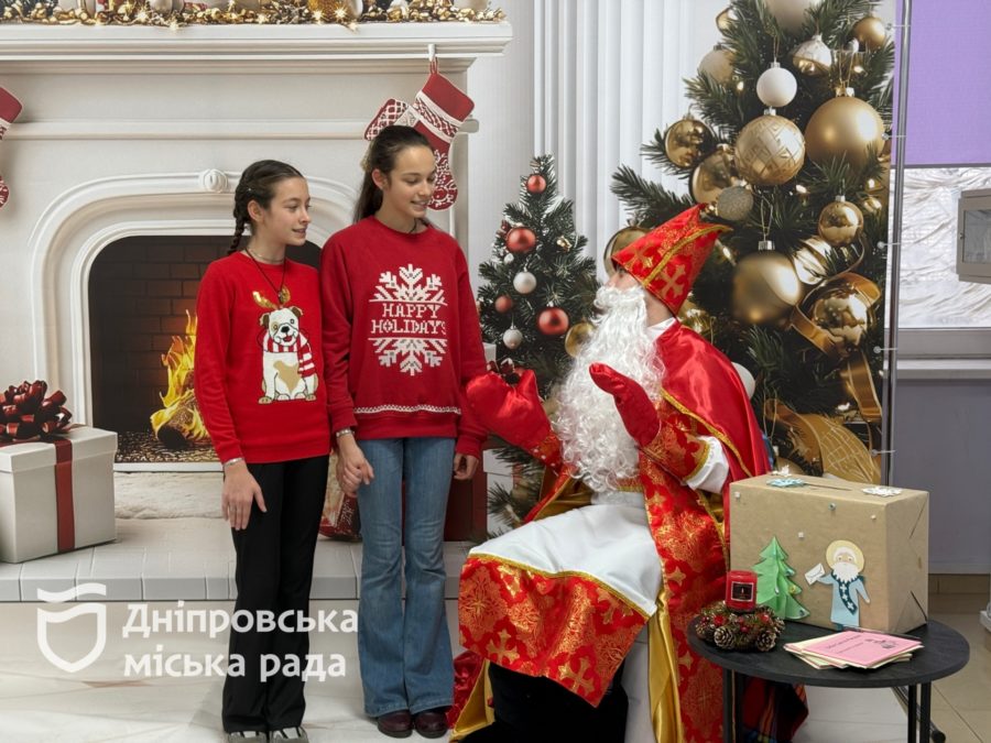 У Дніпрі в бібліотеці пройшов масштабний захід «Казкова фабрика чудес» - 20.12.2025