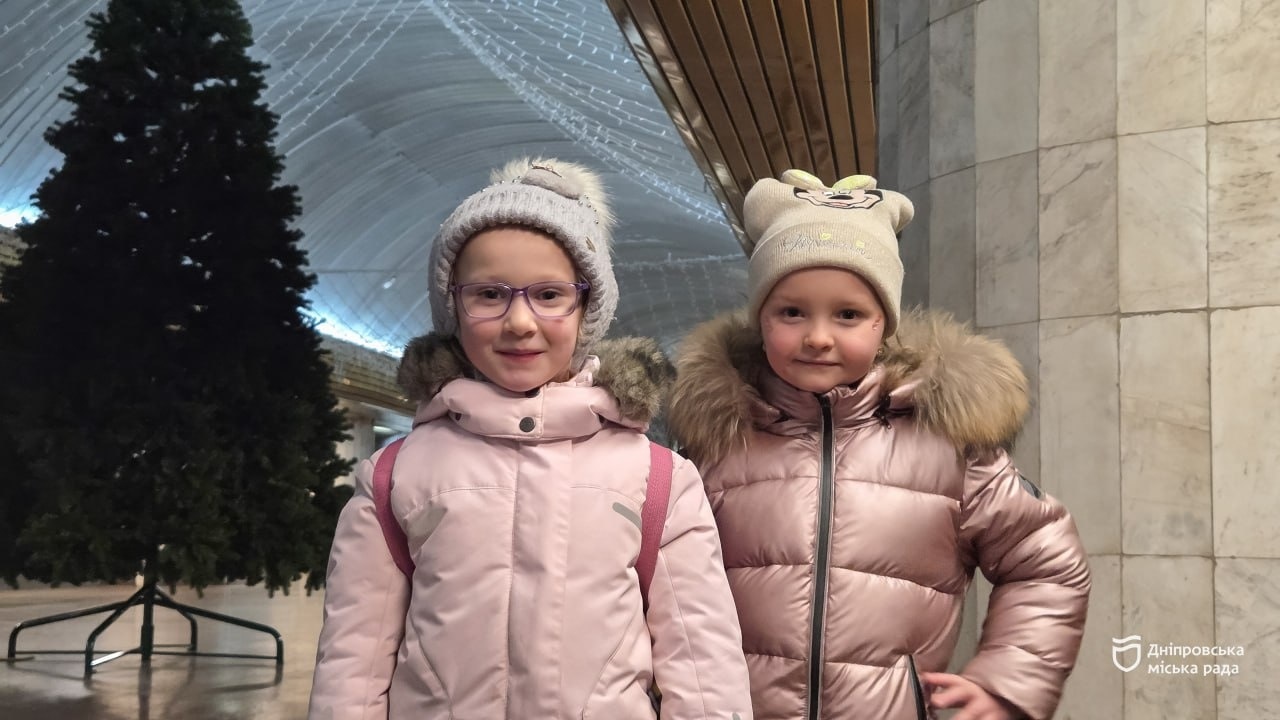 У Дніпрі встановлюють головну безпечну ялинку - 20.12.2025