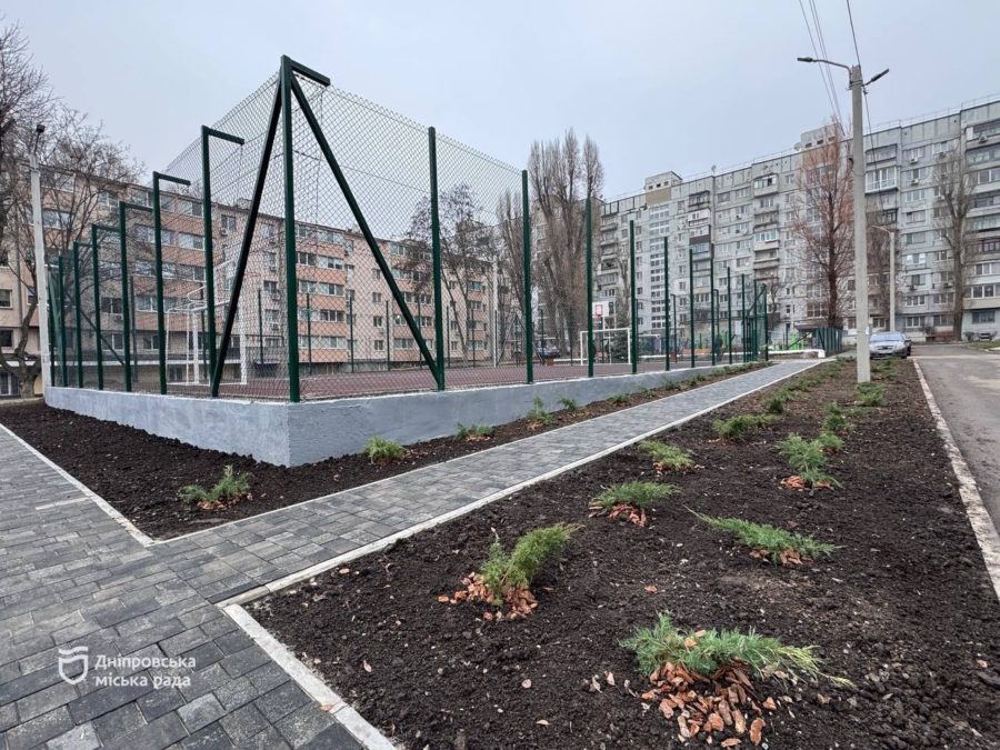 У Дніпрі оновили сквер на проспекті Богдана Хмельницького