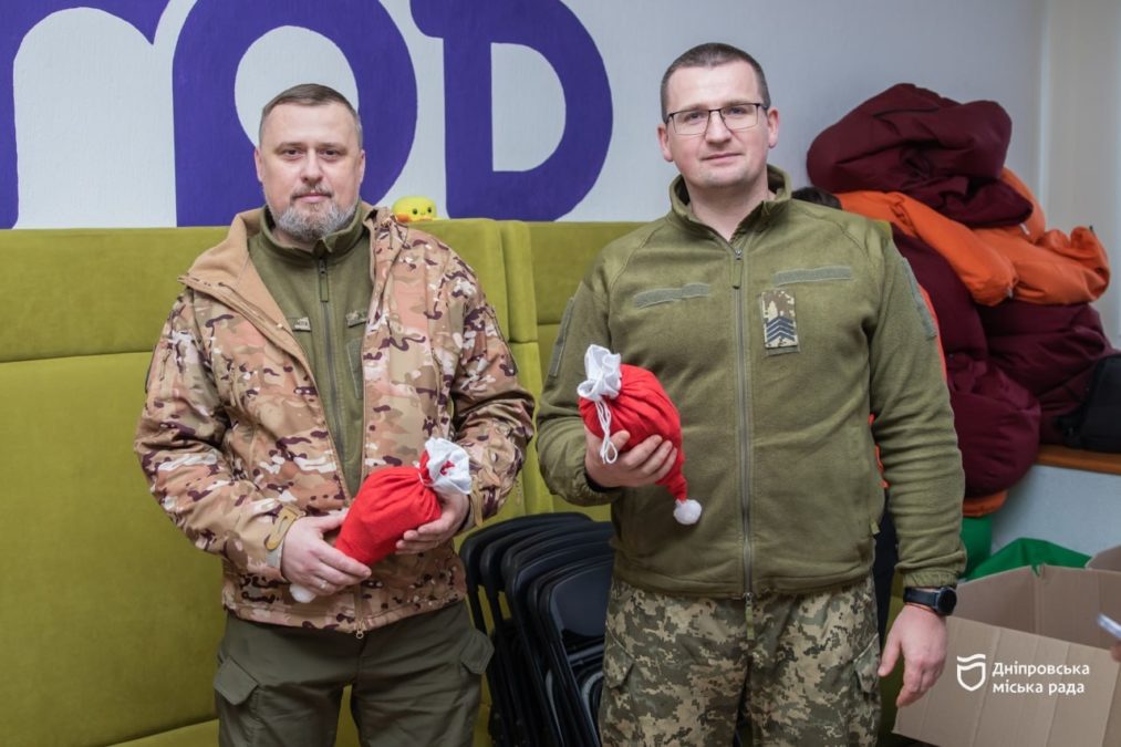 Молодь Дніпра вже втретє провела благодійну акцію «Подаруй емоції військовим» - 23.12.2025