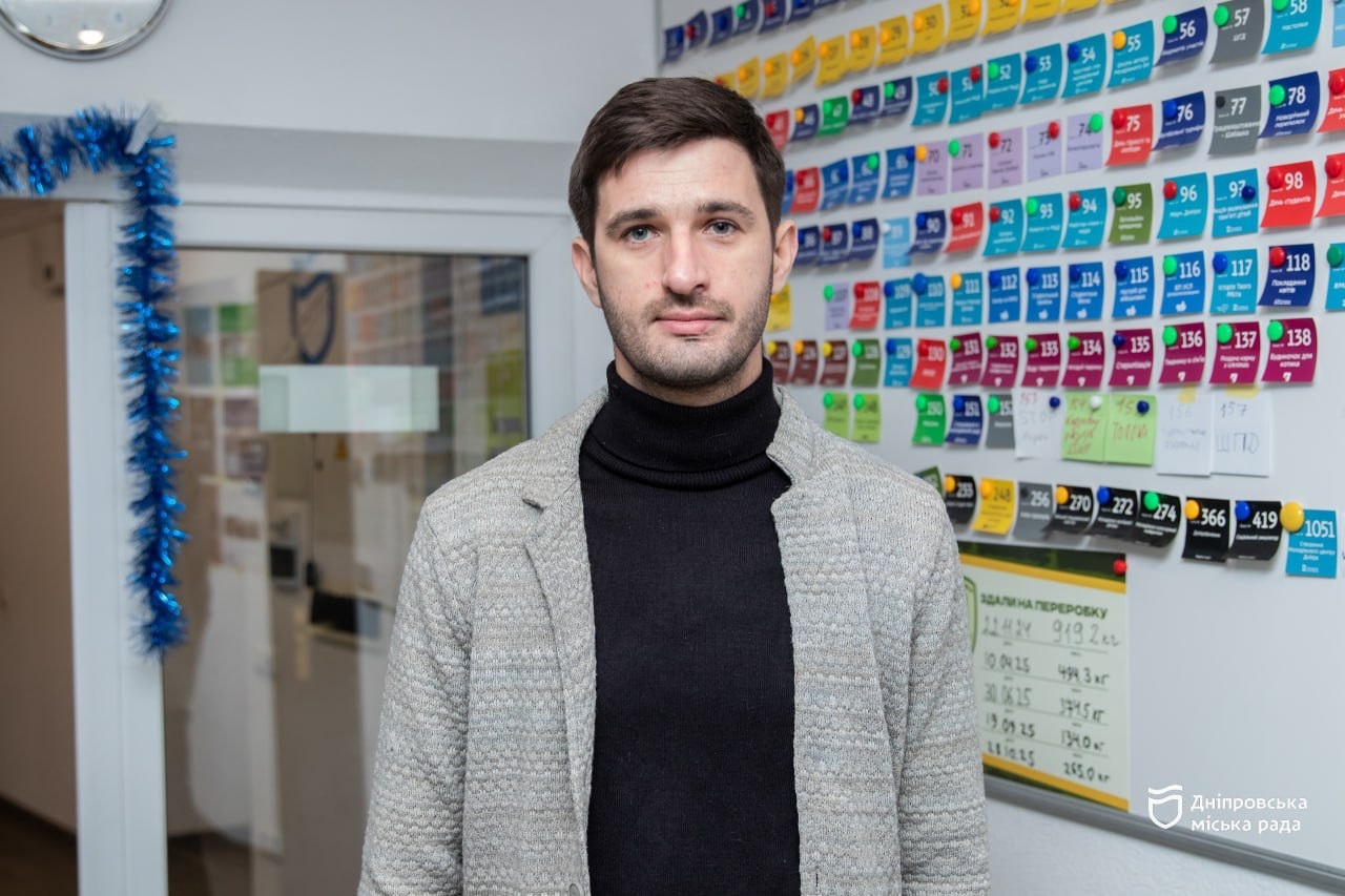 Молодь Дніпра вже втретє провела благодійну акцію «Подаруй емоції військовим» - 23.12.2025