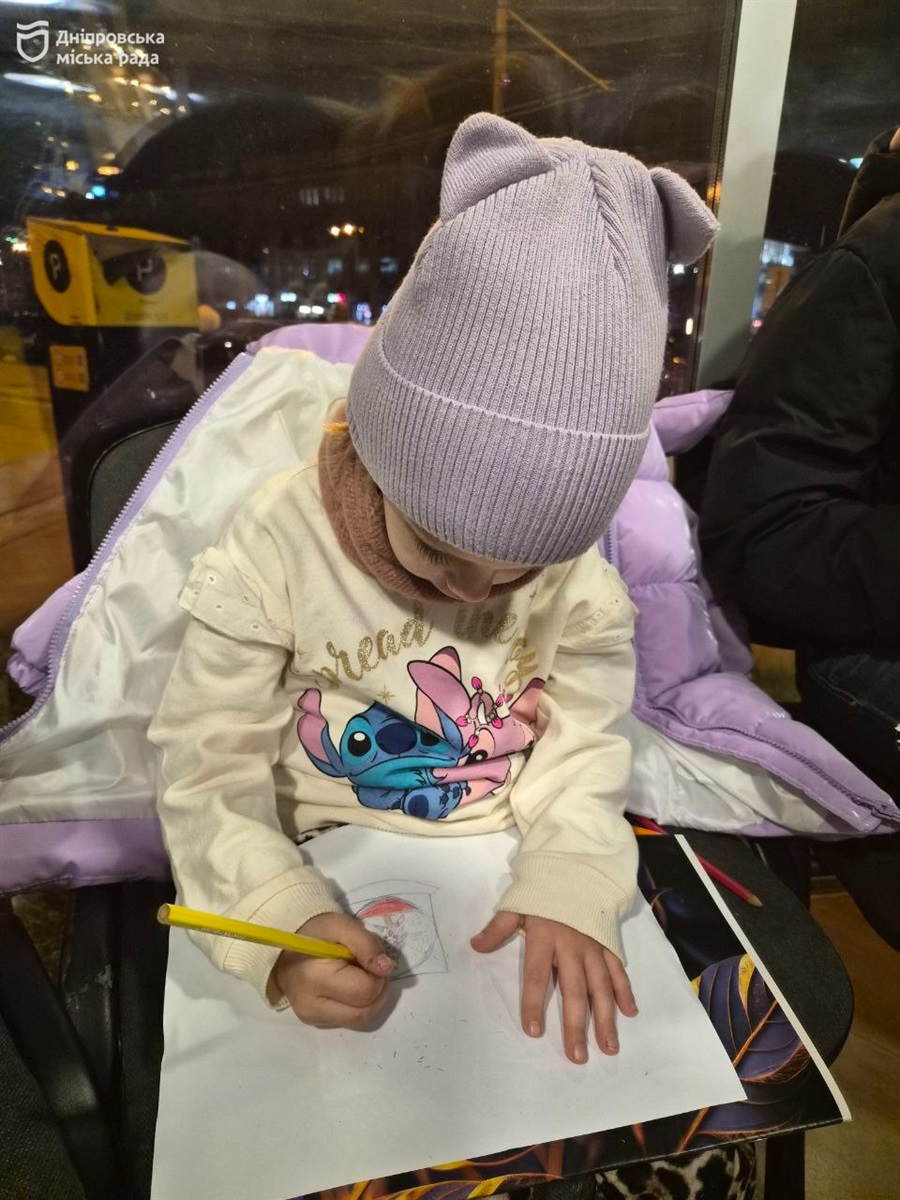 У Дніпрі організували для юних дніпрян творчий майстер-клас - 23.12.2025
