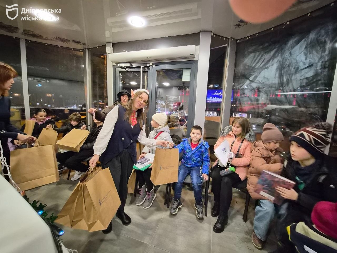 У Дніпрі організували для юних дніпрян творчий майстер-клас - 23.12.2025