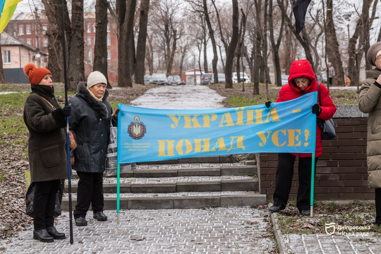 У Дніпрі до дня народження В’ячеслава Чорновола відкрили оновлену меморіальну дошку - 24.12.2025