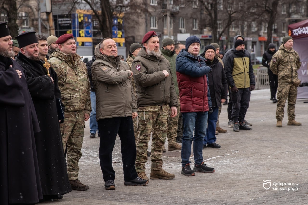 У Дніпрі з ініціативи 7-го корпусу ДШВ відкрили монументальний Тризуб - 24.12.2025