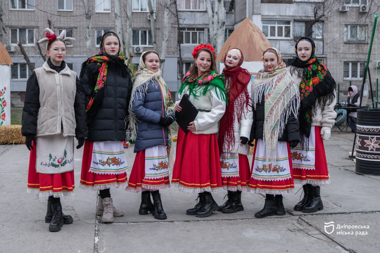Різдвяне дійство «Вечори на хуторі біля Диканьки» для дітей провели у Дніпрі - 25.12.2025