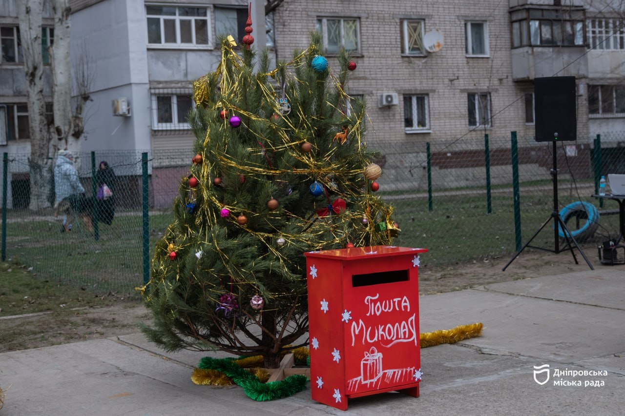 Різдвяне дійство «Вечори на хуторі біля Диканьки» для дітей провели у Дніпрі - 25.12.2025