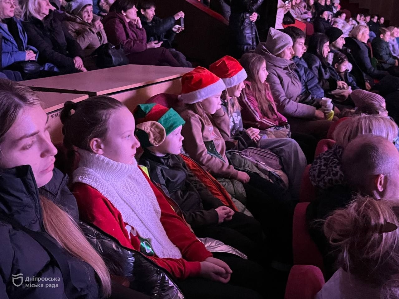 Шлях до мрій: Дніпро провів новорічну виставу - 26.12.2025
