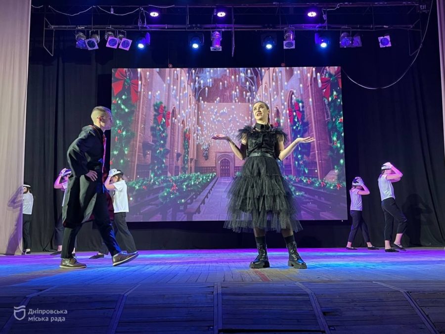 Шлях до мрій: Дніпро провів новорічну виставу - 26.12.2025