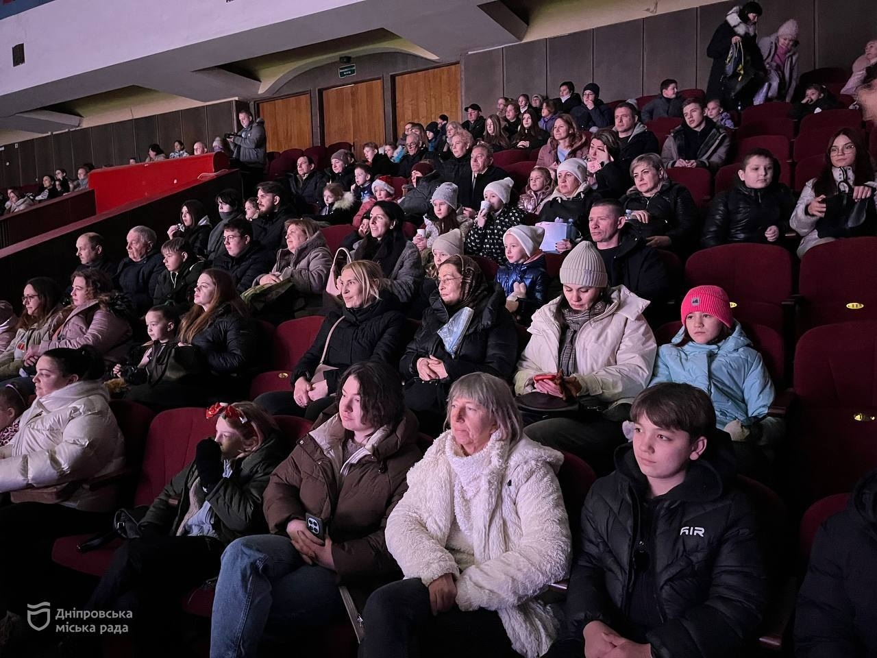 Шлях до мрій: Дніпро провів новорічну виставу - 26.12.2025