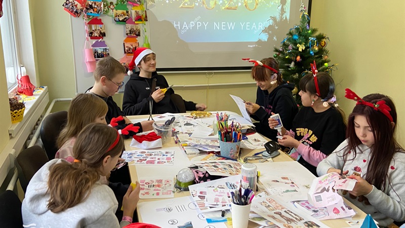 У Дніпровському центрі соціальних служб провели новорічні майстер-класи для дітей - 26.12.2025