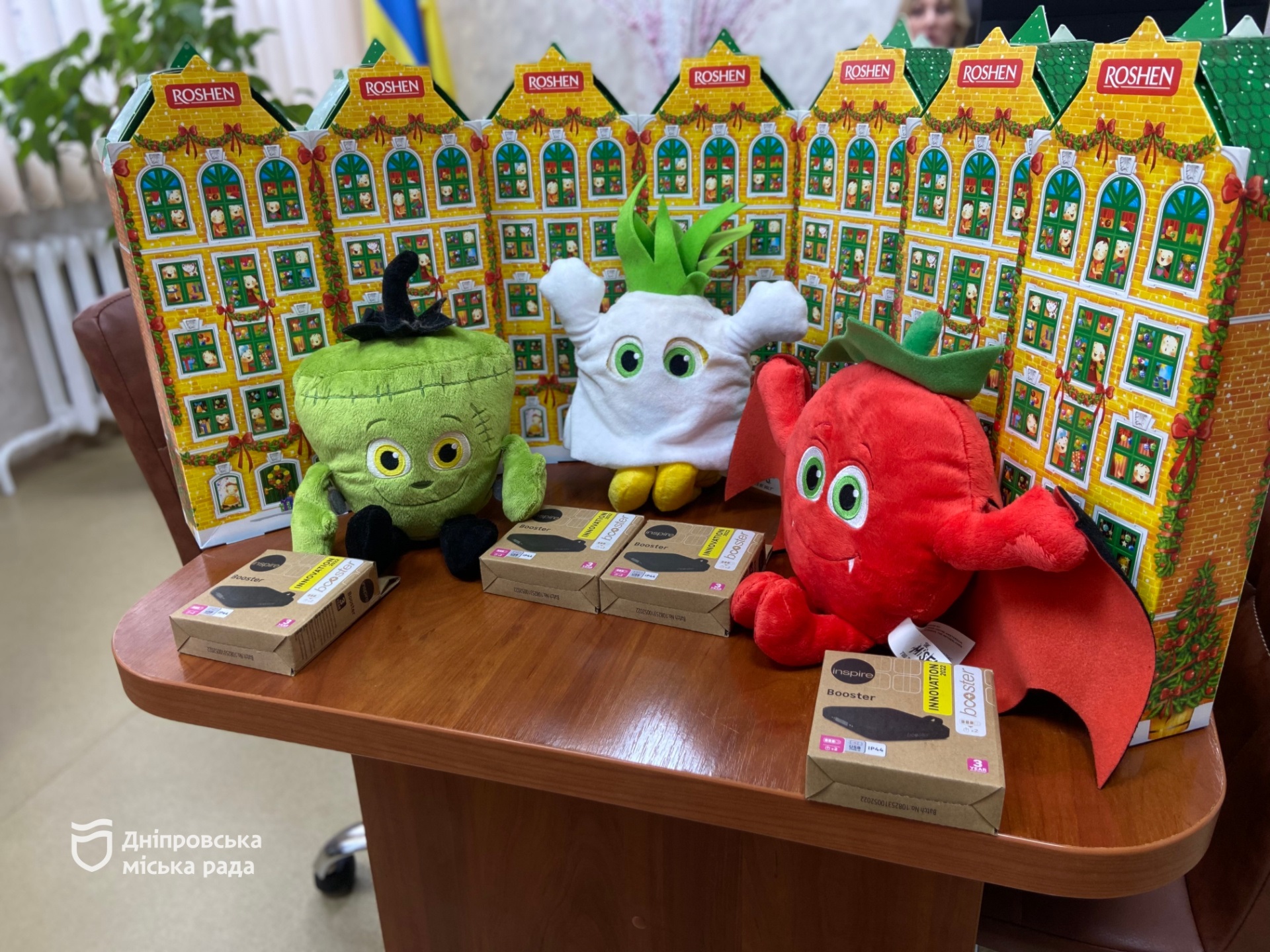 У Дніпровському центрі соціальних служб провели новорічні майстер-класи для дітей - 26.12.2025