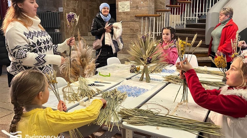 У Дніпро оновлює позашкілля та проводить різдвяні майстер-класи для дітей - 29.12.2025