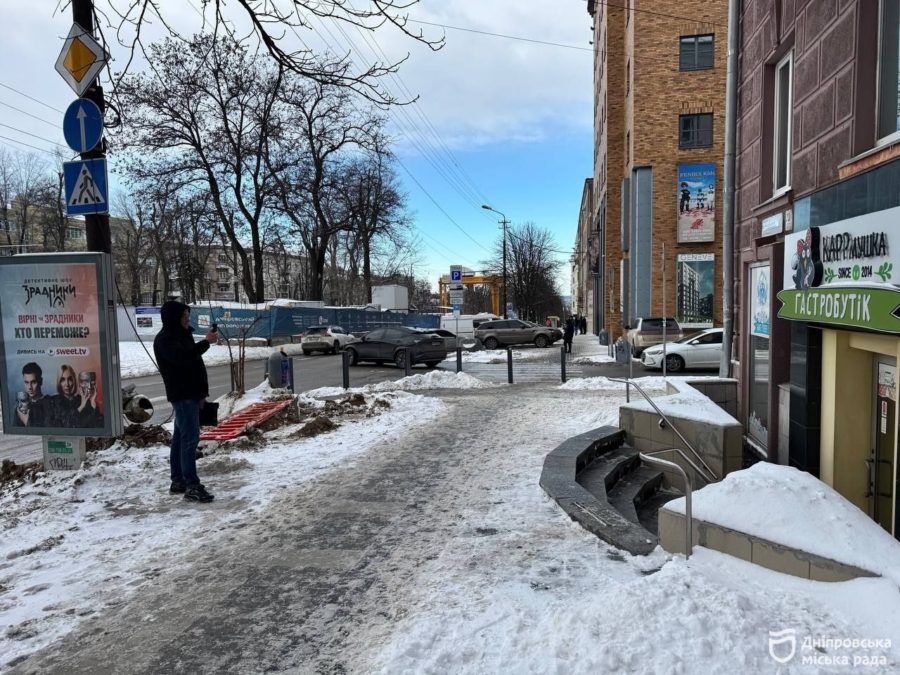 У Дніпрі посилили контроль за прибиранням снігу біля будівель та підприємств - 30.12.2025