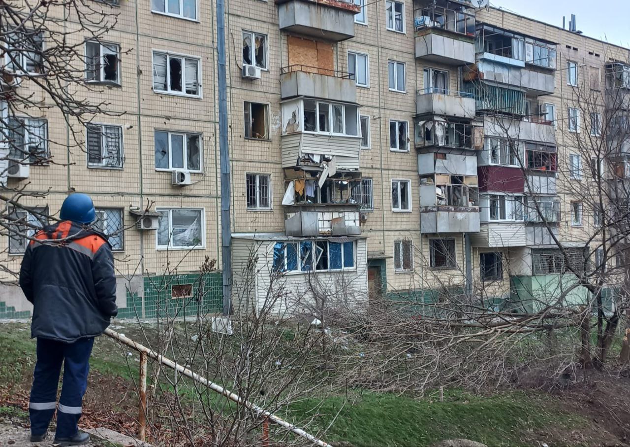 росіяни обстріляли Нікопольщину дронами та артилерією: постраждали 3 людини - 22.12.2025