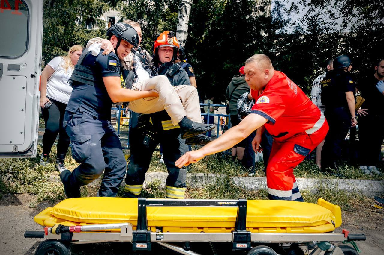 У міській лікарні Дніпра врятували 123 постраждалих після вибухів 24 червня