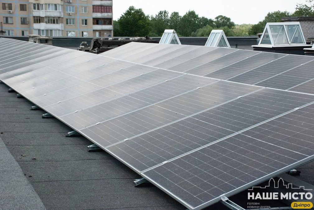 У школах Дніпра встановлюють сонячні електростанції: як місто робить освіту стійкою до блекаутів