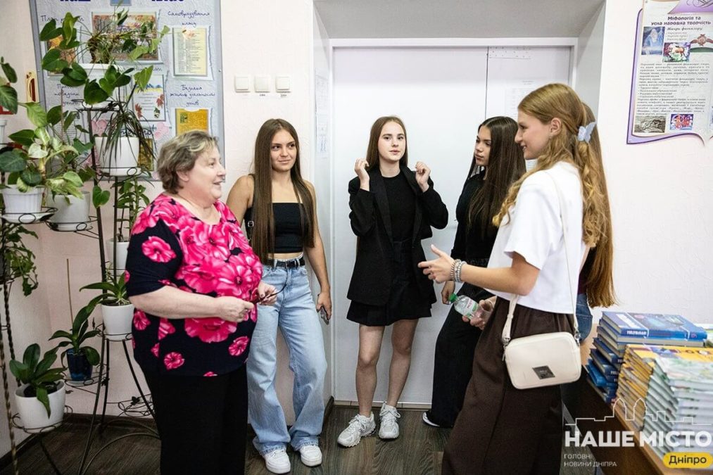 В Україні стартував новий навчальний рік: як буде організоване навчання у школах Дніпра