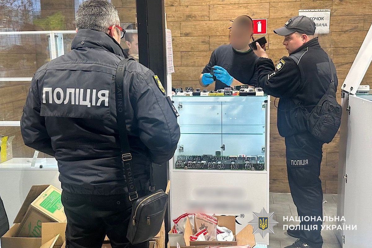 Криворізькі поліцейські вилучили підакцизної продукції майже на мільйон гривень - 02.12.2025
